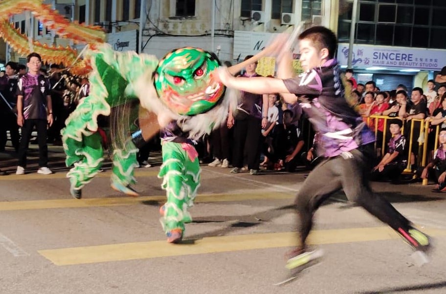 已签发 柔：版头之一：万人参与斗母宫九皇大帝巡境　麻坡市区人潮涌动