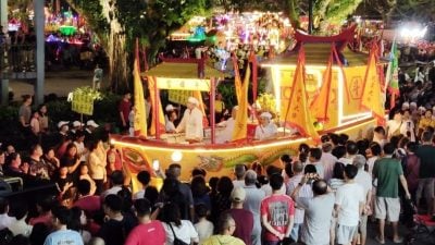 万人参与斗母宫九皇大帝巡境 麻坡市区人潮涌动