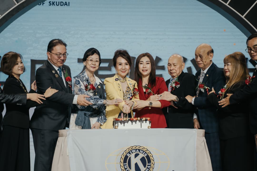 已签发 柔:版头之一:士姑来国际同济会慈善晚宴 捐1万3000予华教公益团体