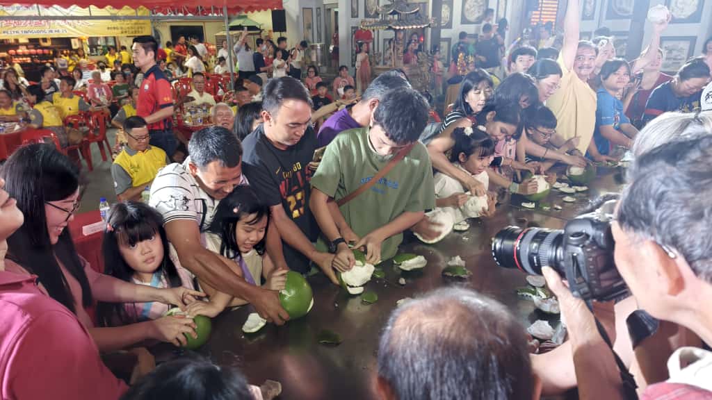 已签发 柔:版头之一:柔佛古庙游神申遗 何朝东盼与廿四节令鼓同登世界级