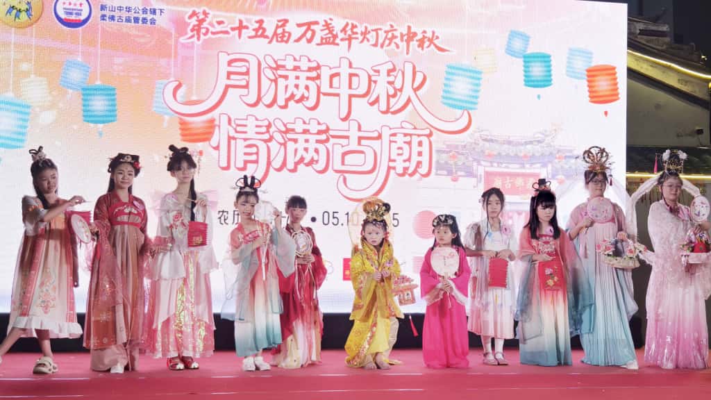 已签发 柔:版头之一:柔佛古庙游神申遗 何朝东盼与廿四节令鼓同登世界级