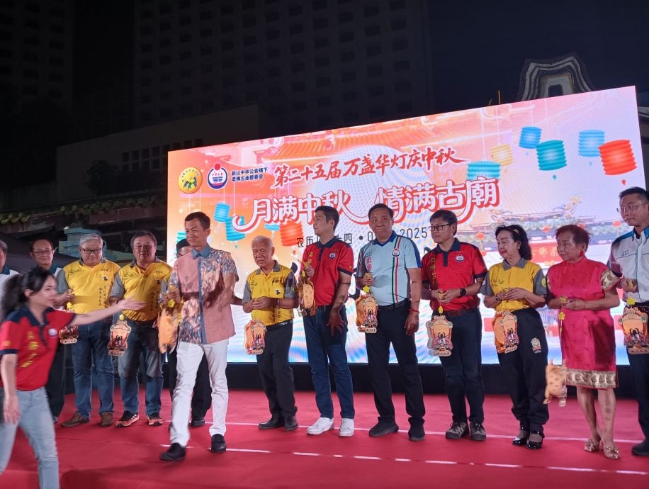 已签发 柔:版头之一:柔佛古庙游神申遗 何朝东盼与廿四节令鼓同登世界级