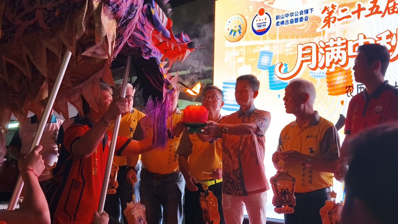 已签发 柔:版头之一:柔佛古庙游神申遗 何朝东盼与廿四节令鼓同登世界级