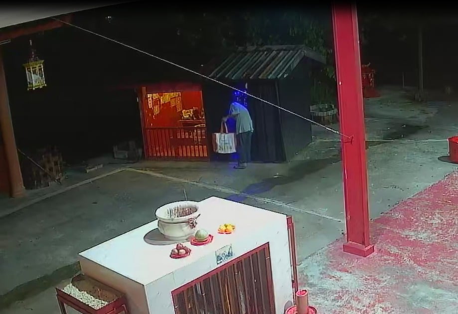 监控拍到可疑男子 銮灵宫3神像失窃