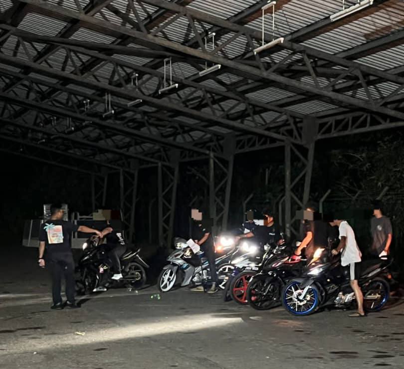 已签发 柔:警扣查9摩托车,开33张罚单