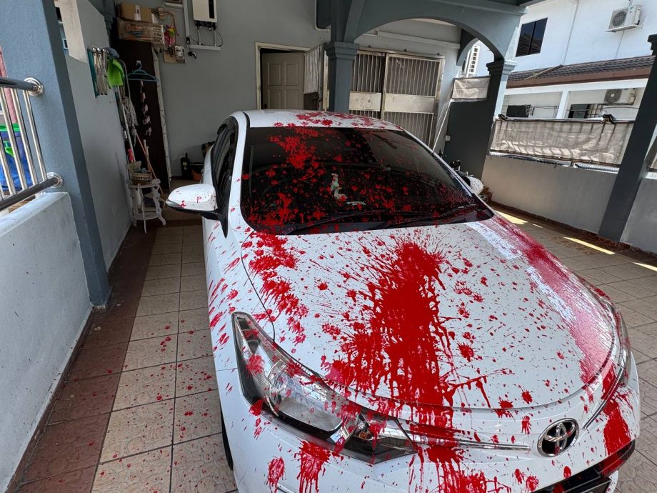 已签发//前屋主儿子欠债 大耳窿上门泼漆·男子买屋筑安乐窝却无辜遭殃 好无奈