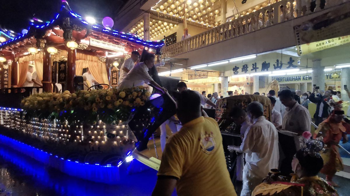 已签发(大北马)风雨无阻 大山脚斗母宫奉九皇大帝圣驾圣谕游境出巡