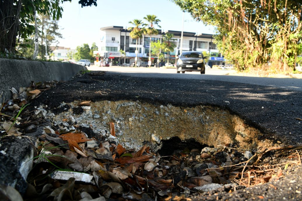 已签发/大都会（版2头）/疑泥土流失 路段现大洞  张文辉：水利灌溉局请正视