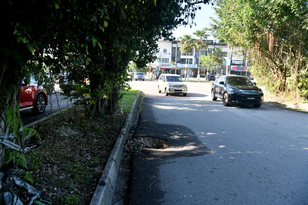 已签发/大都会（版2头）/疑泥土流失 路段现大洞  张文辉：水利灌溉局请正视