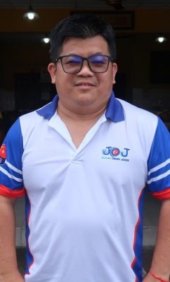 **已签发**柔︰封面:三合港怪味真相大白!原来是油棕园里发酵技术治树病