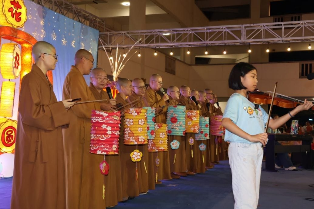 **已签发**柔：双兔伴月新马寺佛光普照  1500人同庆中秋