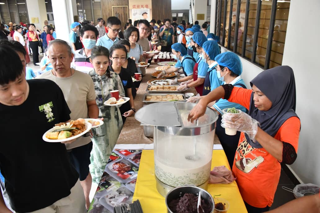 **已签发**柔：双兔伴月新马寺佛光普照  1500人同庆中秋