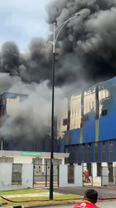 **已签发**柔：受制冰机厂大火波及  婚摄公司男员工呼吸困难送医