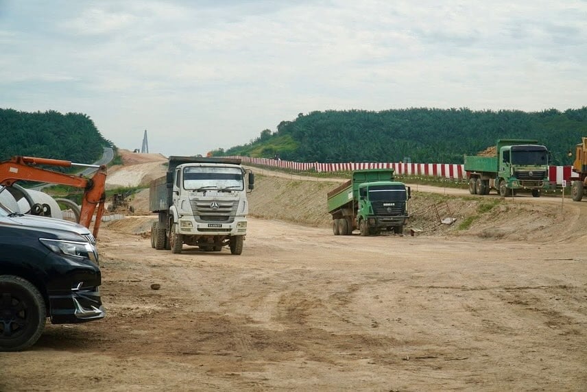 **已签发**柔:士乃迪沙鲁大道提升工程 法兹里:进度达30.09%。