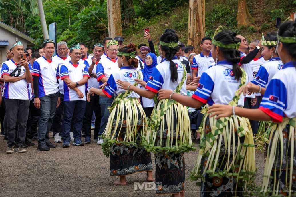 **已签发**柔：头条之一或显刊：“柔佛人巡回之旅” 86摩托车组队走遍东甲州选区
