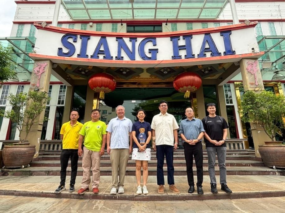 **已签发**柔:头条之一或显刊:柔行动党大会1102昔举行  陆兆福开幕