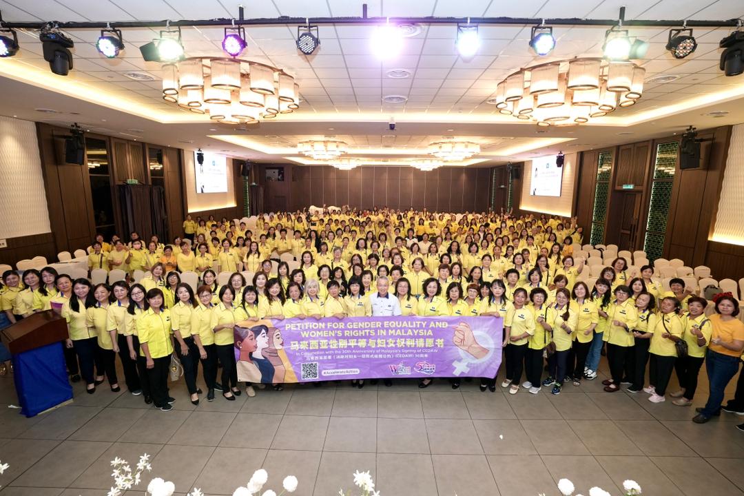**已签发**柔:头条之一:柔马华妇女誓让女性权益得更好照顾与维护