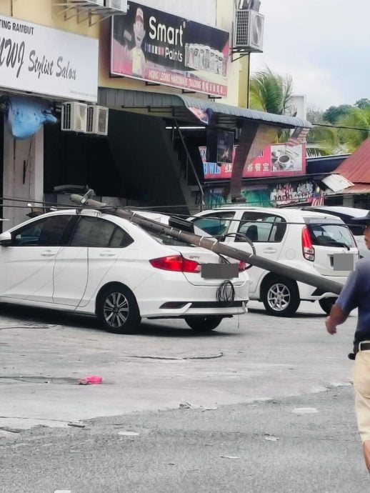 **已签发**柔:封面:民生特工队〡士乃新村电线成陷阱,两度罗里勾断砸车毁电器