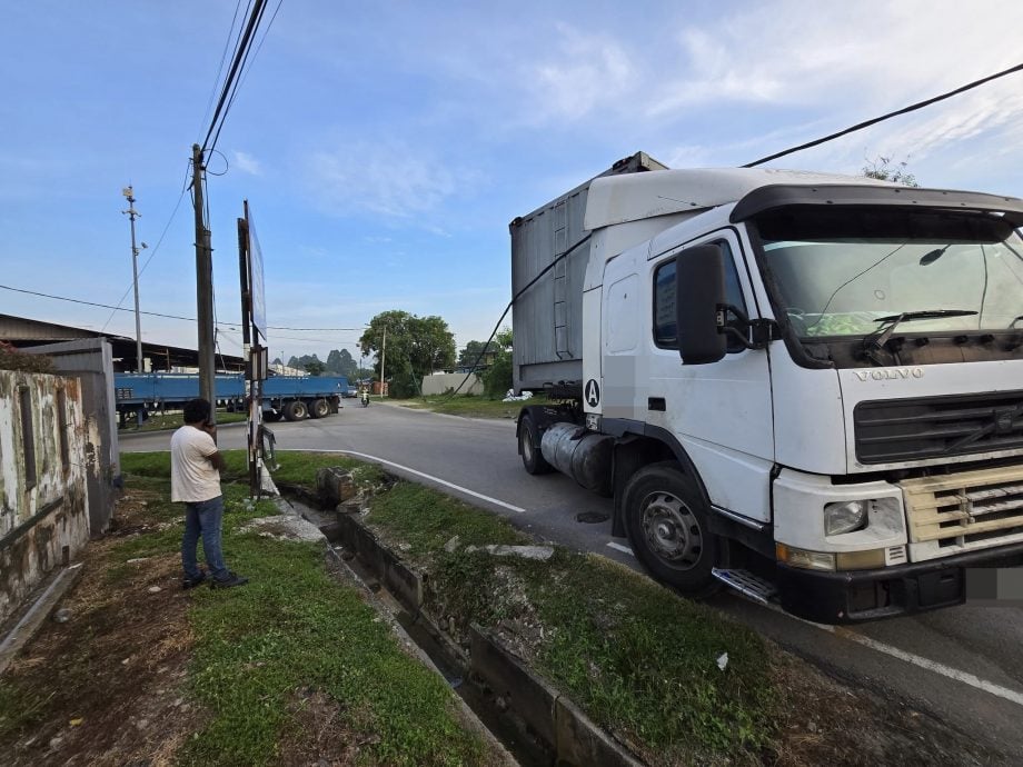 **已签发**柔:封面:民生特工队〡士乃新村电线成陷阱,两度罗里勾断砸车毁电器
