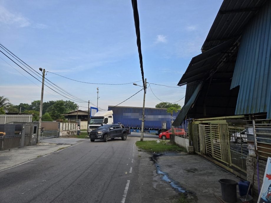 **已签发**柔:封面:民生特工队〡士乃新村电线成陷阱,两度罗里勾断砸车毁电器