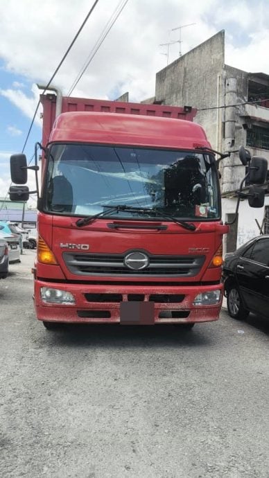 **已签发**柔:封面:民生特工队〡士乃新村电线成陷阱,两度罗里勾断砸车毁电器