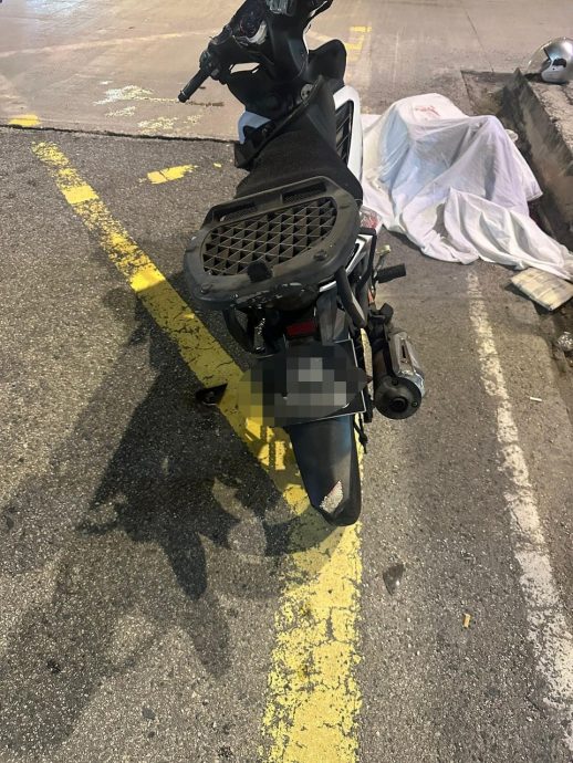 **已签发**柔：摩托车失控撞分界堤   骑士头重创当场亡