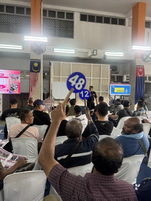 **已签发**柔：柔陆交局拍卖会66投标者出席   92辆充公车获款近12万