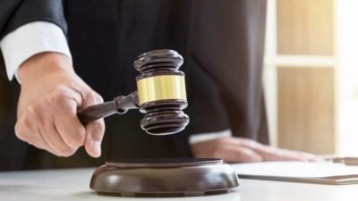 在职场致死事故中触犯法令  两机械操作员被判坐牢