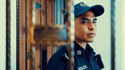 处理家庭纠纷遇婴儿窒息  狮城警员及时出手救回小生命