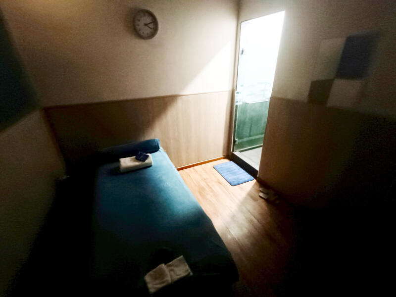 *已签发*柔：狮城二三事：妻疑夫搭上按摩女 派“卧底”查按摩院