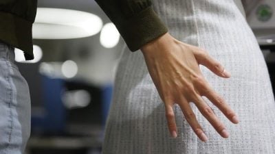 当妻面非礼女郎   中国游客监6天