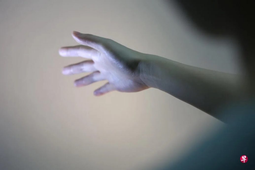 *已签发*柔：狮城二三事：推肩膀又掌掴女佣  狮城女子监3周