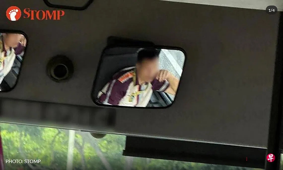 *已签发*柔:狮城二三事:狮城巴士司机单手开车 乘客担心不安全