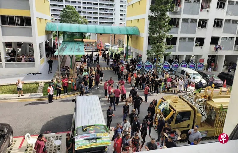 *已签发*柔：狮城二三事：狮城酒吧外被揍一拳  男摔倒头伤不治