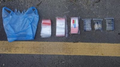 车逆停路中被搜出“丧尸烟弹”  31岁男子被控