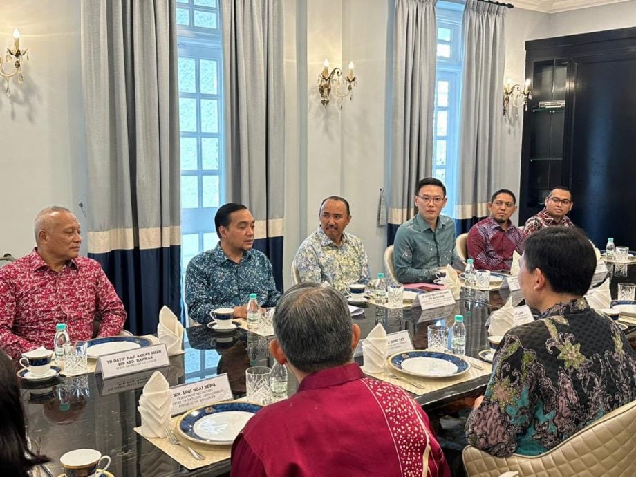 **已签发**柔:第三假头:翁哈菲兹率州政府团队迎狮城部长徐芳达到访
