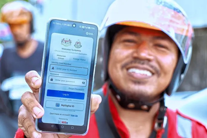 **已签发**柔:第二版头:新山2陆路关卡启用MyNIISe次日 摩托通道现状况