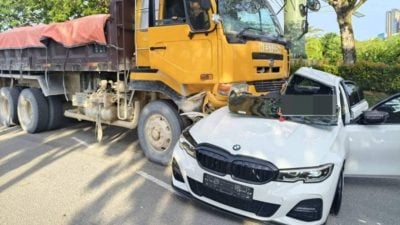 罗里和宝马相撞 宝马司机当场毙命