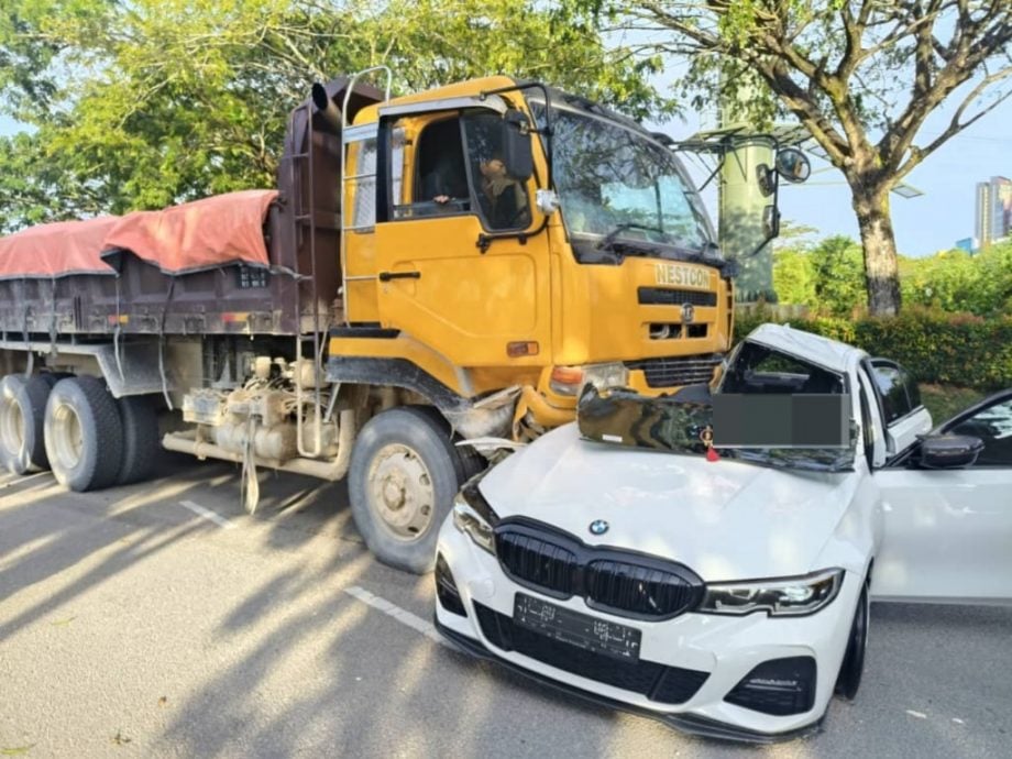 **已签发**柔:罗里与豪车相撞  豪车司机当场毙命