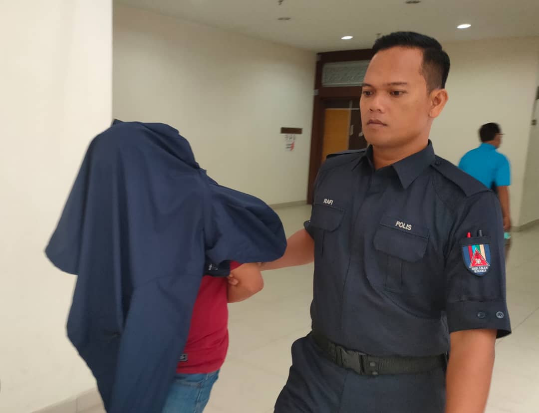 **已签发**柔:被控客货车上性侵未成年少女 55岁华男否认有罪