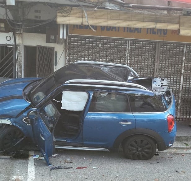 **已签发**柔：误踩油门1车连撞5车  警方：女司机非酒驾