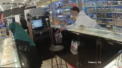 顺手牵羊!椅上手袋秒被青年偷走  女职员气炸