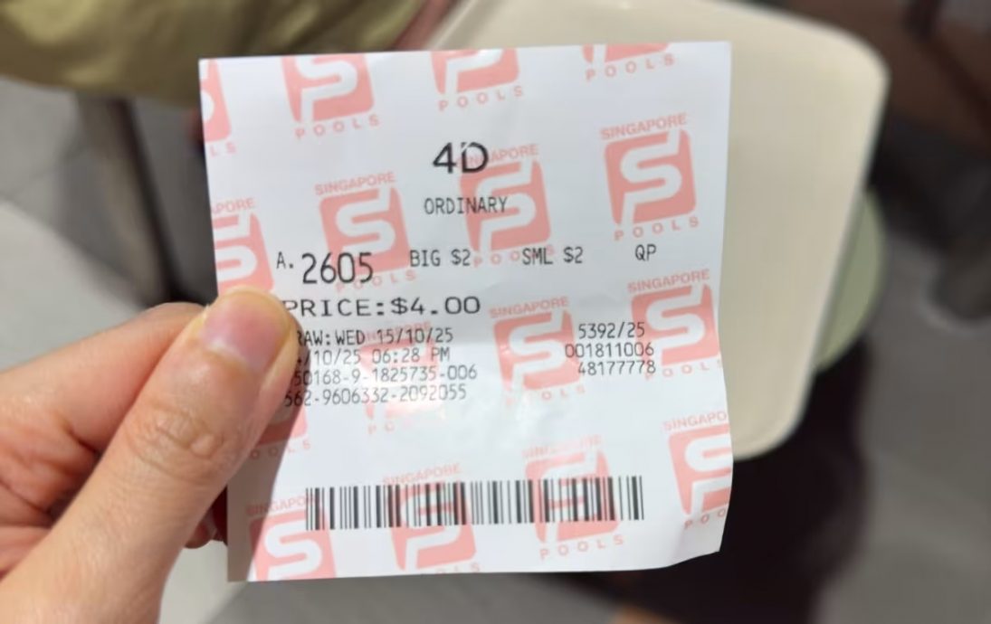 *已签发*柔；狮城二三事：狮城阿叔称手受伤找工不易  熟食中心转售万字票糊口