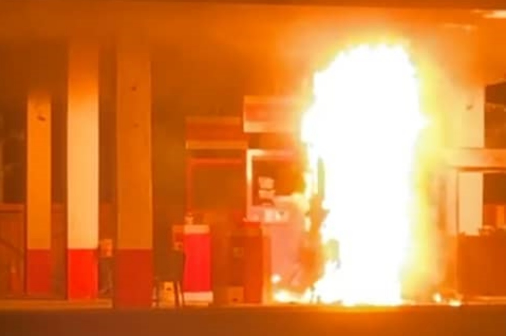 已签发(大北马)华玲郊区油站发生火患