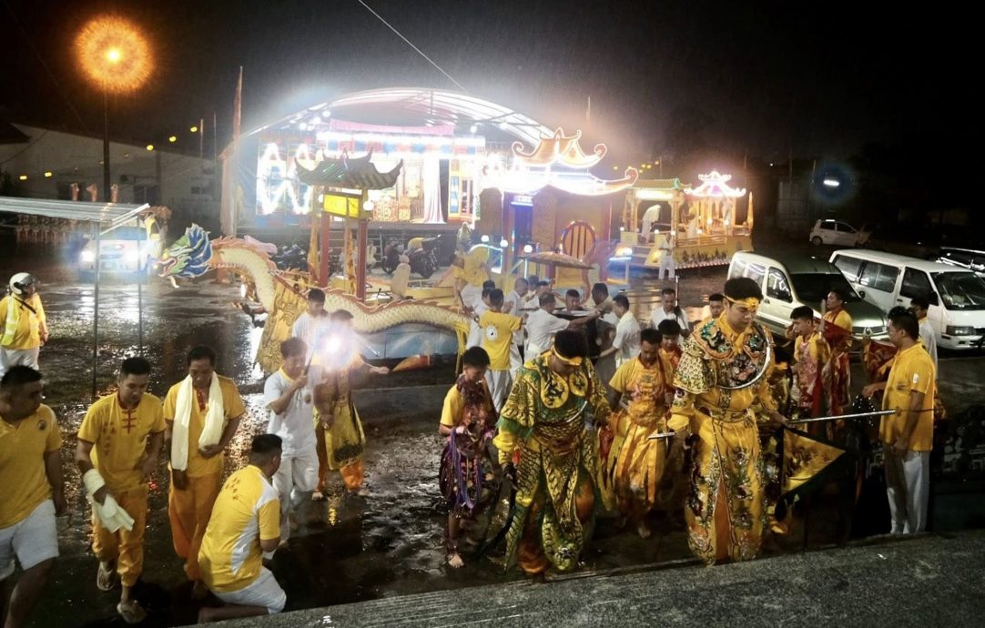 下雨无阻信众热诚 随吉南3家斗母宫迎銮