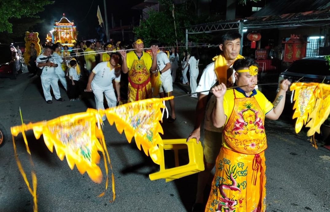 下雨无阻信众热诚 随吉南3家斗母宫迎銮