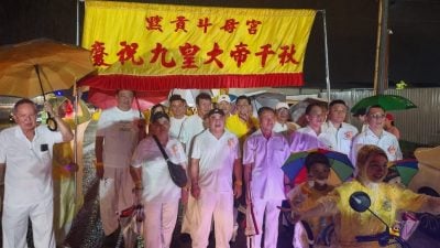 吉打默贡斗母宫九皇爷出巡 全国最大皇船好吸睛