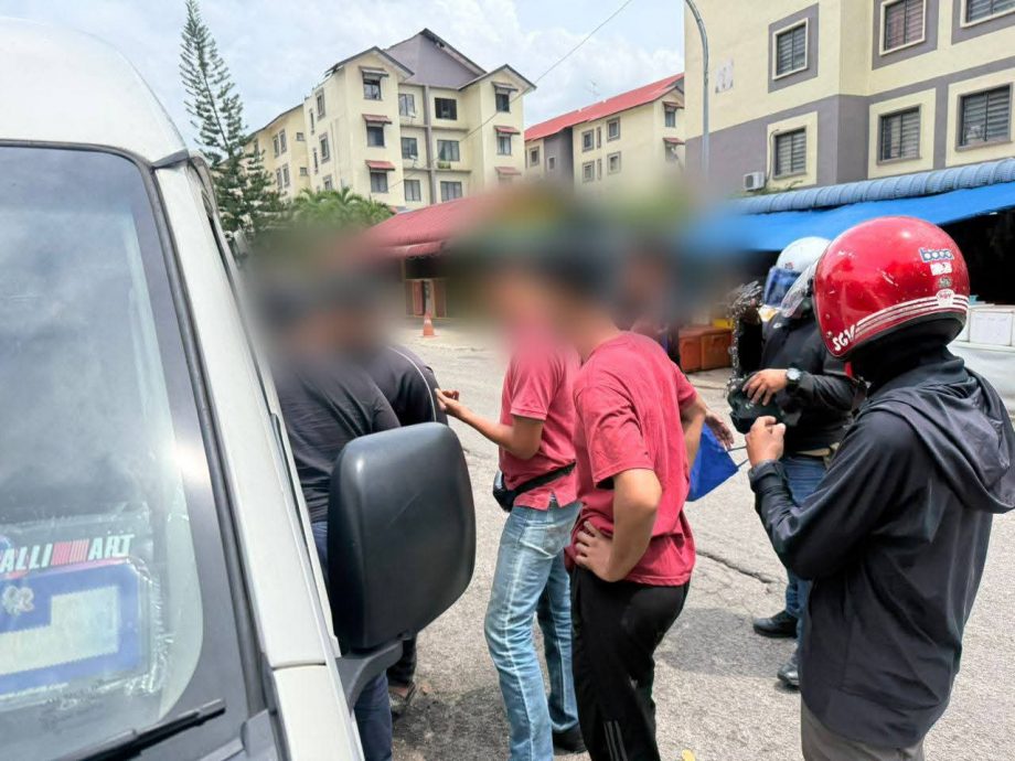 已签发（大北马）国家反毒机构（AADK）联合取缔行动 扣查11名男子