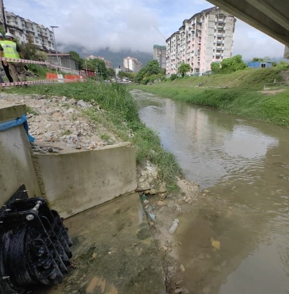 已签发(大北马)天德园大道排水沟工程奏效 暴雨期间交通不再大堵塞