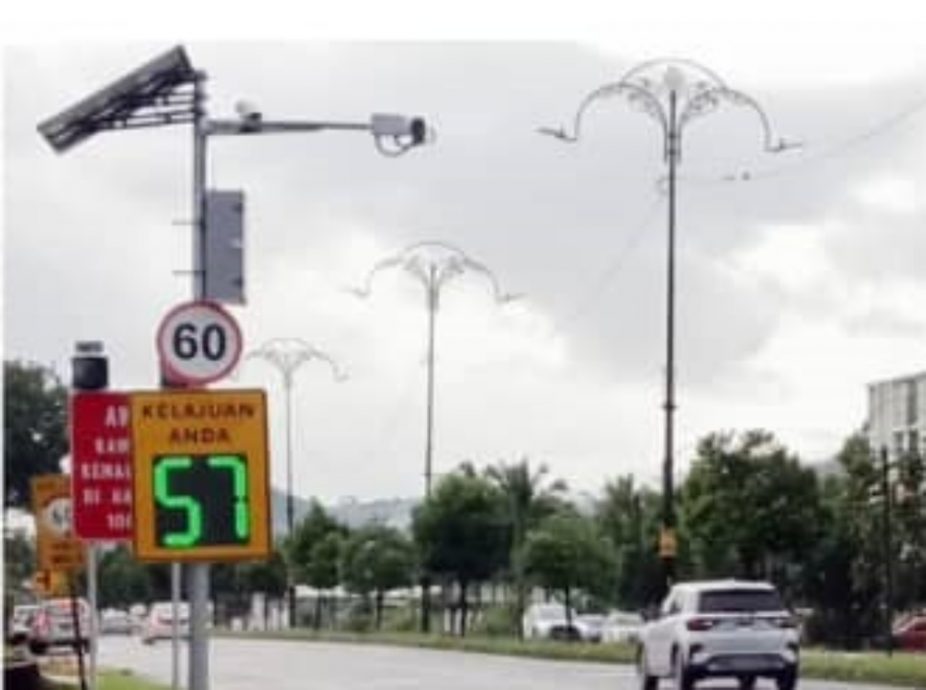 已签发（大北马）峇甲亚兰路旁设测速显示器  超速将转为红色